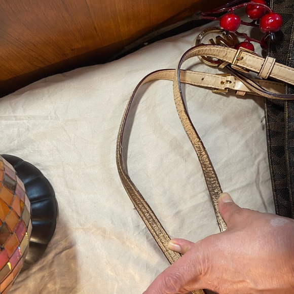 MK brown and black purse. - Picture 4 of 11